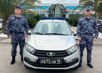 Сотрудники Росгвардии нашли пропавшего трехлетнего мальчика в Сириусе