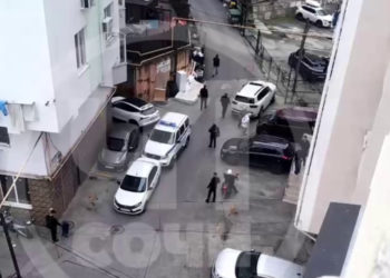 В Сочи в многоэтажке на Виноградной обнаружили тело таинственной женщины