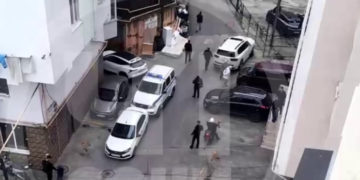 В Сочи в многоэтажке на Виноградной обнаружили тело таинственной женщины