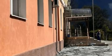 Украинские беспилотники повредили остекление в 17 зданиях в Туапсе