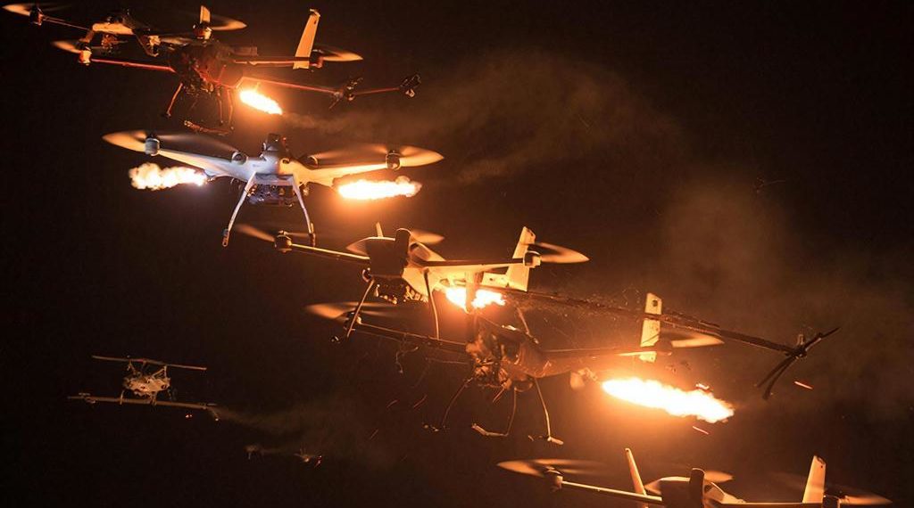 Серия взрывов прогремела над Новороссийском, слышен звук газонокосилки в небе