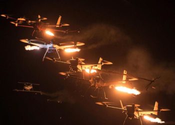 Серия взрывов прогремела над Новороссийском, слышен звук газонокосилки в небе