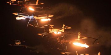 Серия взрывов прогремела над Новороссийском, слышен звук газонокосилки в небе