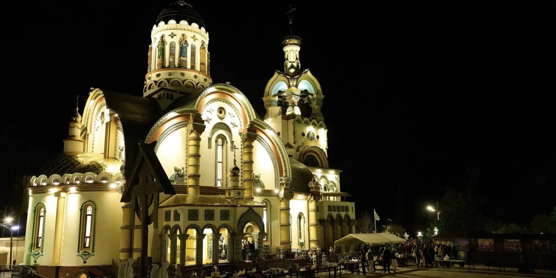 Прошунин поздравил православных сочинцев с Пасхой