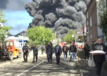 В Туапсе на место пожара прибыли дополнительные сводные отряды спасателей