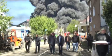 В Туапсе на место пожара прибыли дополнительные сводные отряды спасателей