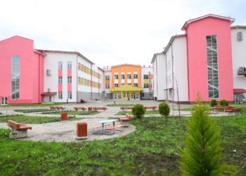 Прошунин: в Сочи построили школу на 1100 мест на улице Малышева