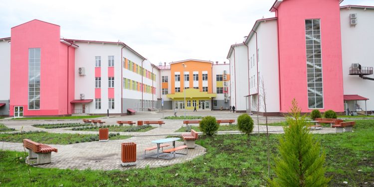 Прошунин: в Сочи построили школу на 1100 мест на улице Малышева