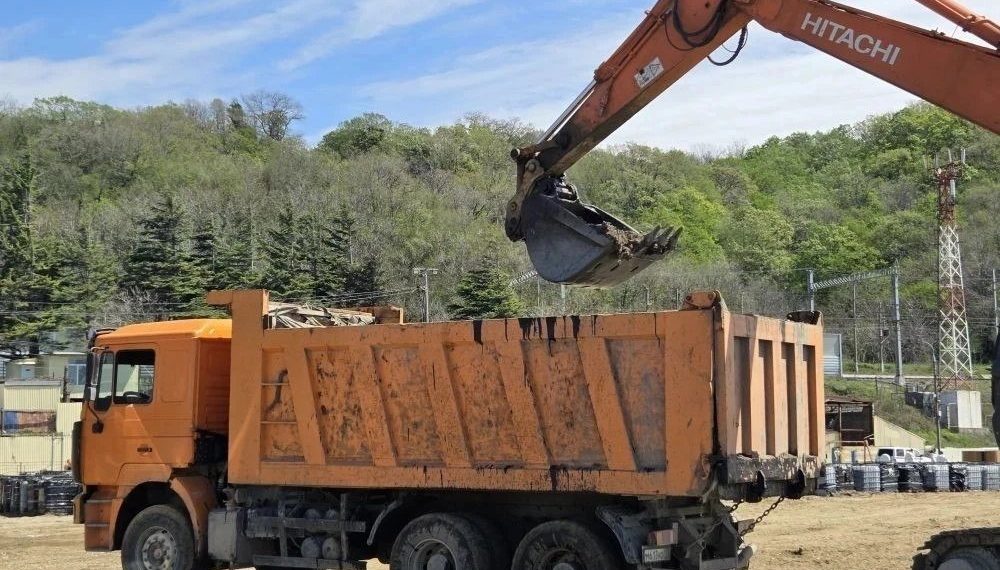 В Туапсе собрали 4165 кубометров загрязненного нефтепродуктами грунта