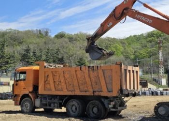 В Туапсе собрали 4165 кубометров загрязненного нефтепродуктами грунта