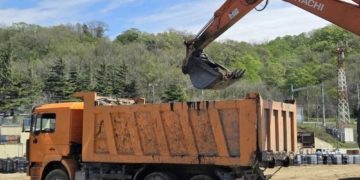 В Туапсе собрали 4165 кубометров загрязненного нефтепродуктами грунта