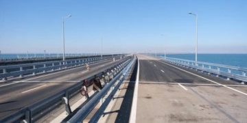 350 машин ждут ручного досмотра на въезде к Крымскому мосту со стороны Кубани