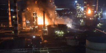 Оперштаб Кубани: к тушению нефтебазы в Тихорецке привлекли 224 человека