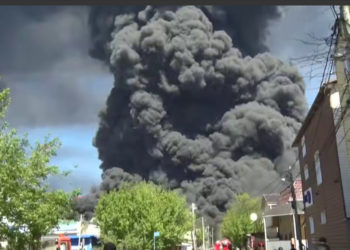 В Туапсе пожар на НПЗ тушат 220 человек, задействовано больше 50 единиц техники