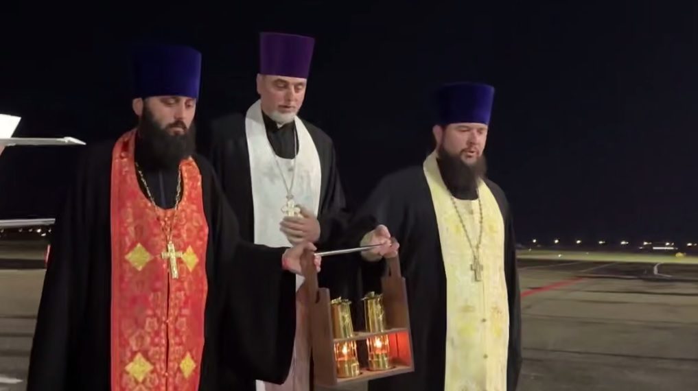 В Краснодарский край прибыл благодатный огонь