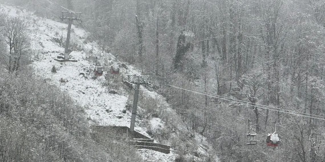 Сугробы в Красной Поляне превысили 30 сантиметров