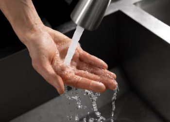 Жители Сочи на улице Яна Фабрициуса могут остаться без воды до вечера