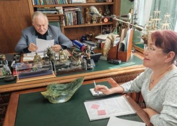 Сочинка пожаловалась Константину Затулину на склад шин возле домов