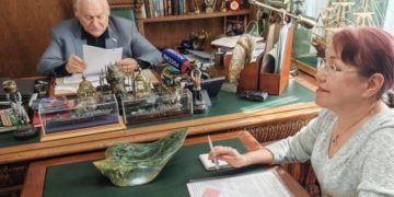 Сочинка пожаловалась Константину Затулину на склад шин возле домов