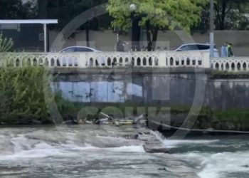 Момент сброса электросамокатов в реку в Сочи попал на видео