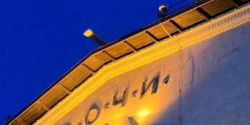 В Сочи и Сириусе снова завыли сирены, ПВО отражает атаку, аэропорт «на замке»