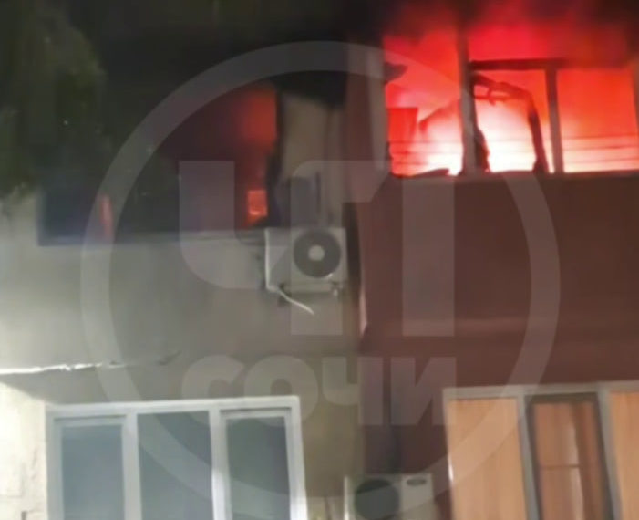 Соцмедиа сообщают о гибели хозяина-инвалида при пожаре в квартире Сочи