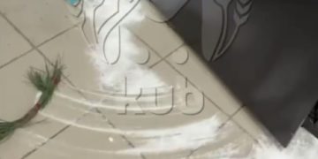 В Краснодаре пьющая мать троих детей сыпала соль под дверь соседям