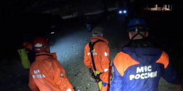 Спасатели эвакуировали тело погибшего спелеолога из пещеры в Сочи