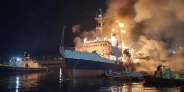 В Новороссийске обломки БПЛА попали в гражданское судно, один человек пострадал