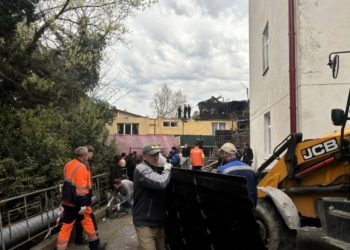 В Туапсе к разбору завалов подключились молодежные волонтеры