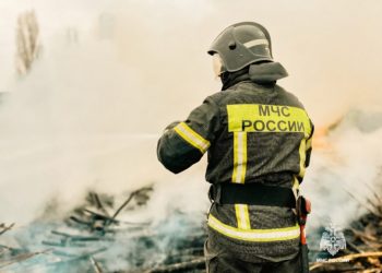 Площадь пожара на морском терминале в Туапсе сократилась почти вдвое