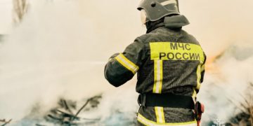 Площадь пожара на морском терминале в Туапсе сократилась почти вдвое