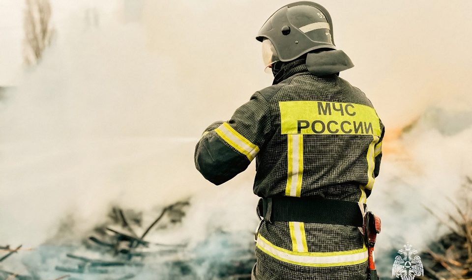 Площадь пожара на морском терминале в Туапсе сократилась почти вдвое