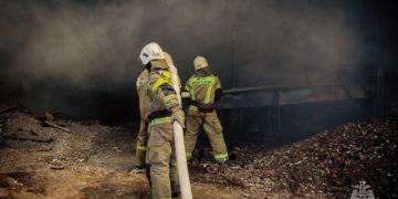 В Туапсе из-за пожара на НПЗ эвакуируют жителей близлежащих домов