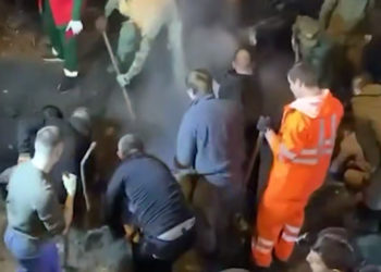 В Туапсе почти сутки ищут девочку под завалами дома, разрушенного атакой БПЛА