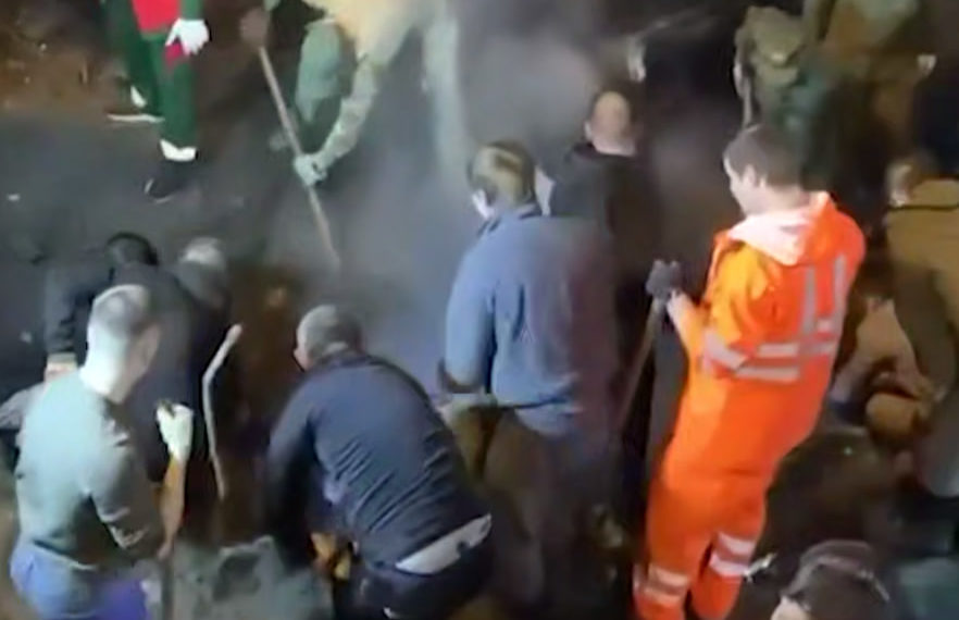 В Туапсе почти сутки ищут девочку под завалами дома, разрушенного атакой БПЛА