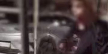 В Новороссийске пьяная женщина приставала к детям и раздевалась перед ними