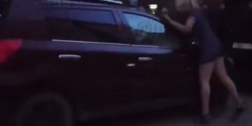 В Краснодаре пьяная женщина устроил дебош и разбила стекло авто