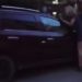 В Краснодаре пьяная женщина устроил дебош и разбила стекло авто