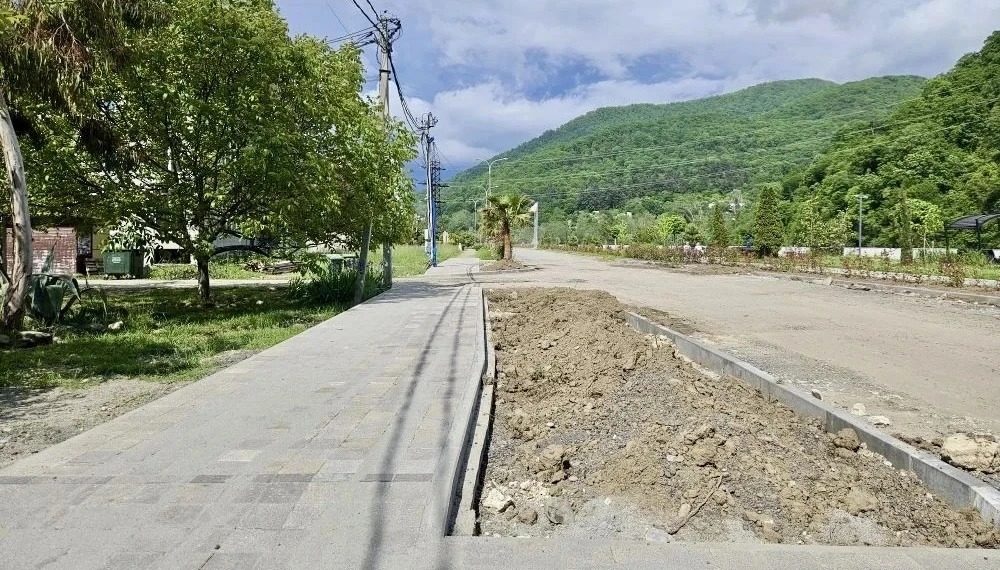 В Сочи благоустраивают набережную реки Псезуапсе