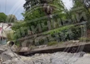 В Сочи разрушилась дорога к Чайным домикам