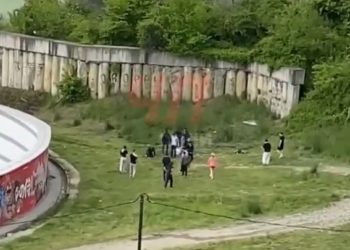 В Сочи больше 10 человек избили двух парней