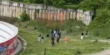 В Сочи больше 10 человек избили двух парней