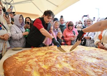 Как Сочи встретил День города гигантскими мидиями и рекордным хачапури