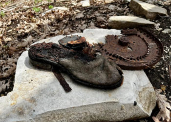 В горах Крымского района поисковики нашли останки двух советских бойцов