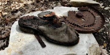 В горах Крымского района поисковики нашли останки двух советских бойцов