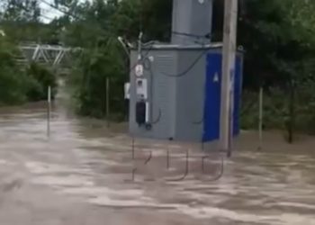 Под Геленджиком наполовину затопило подстанцию