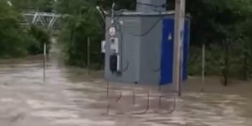 Под Геленджиком наполовину затопило подстанцию