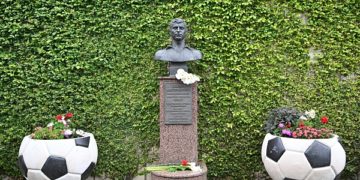 В Сочи «Матчем поколений» отметили 90-летие Славы Метревели