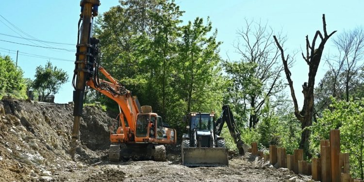 Прошунин: после оползня в Сочи под угрозой оказались сразу две дороги